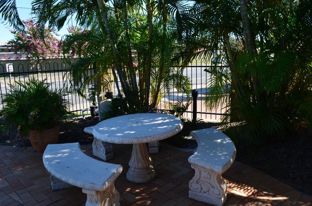 Rockhampton Palms Motor Inn Exteriör bild
